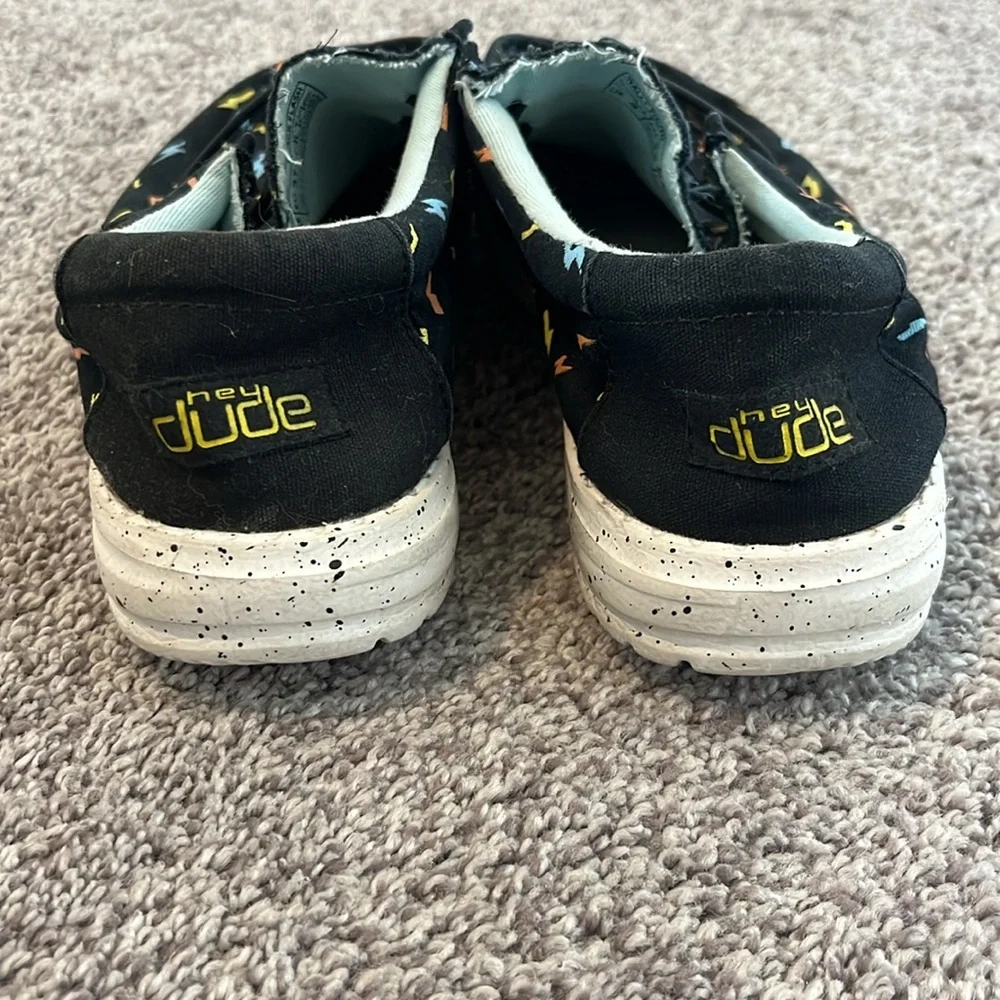 Hey Dudes Wally Youth Black Flash Size Youth 5/6